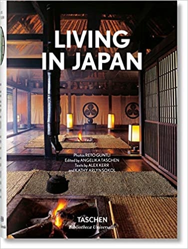 Living in Japan (Bibliotheca Universalis)